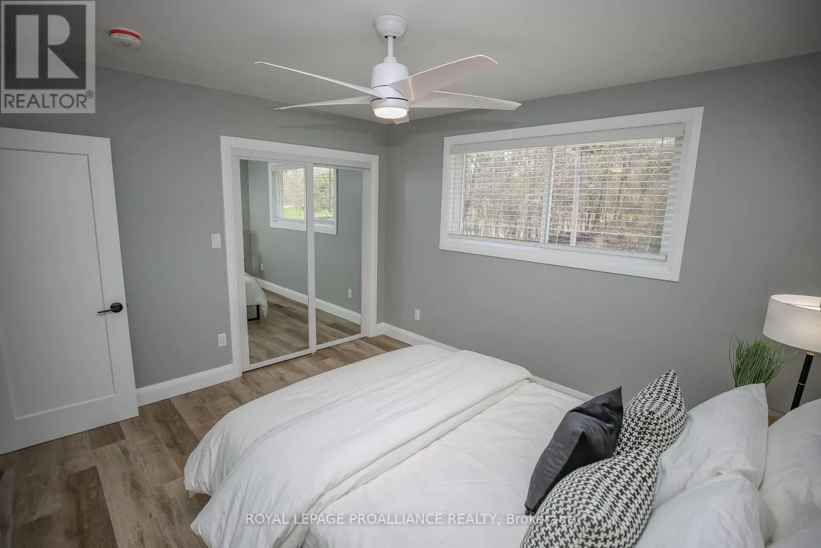 808 RIVERVIEW LANE