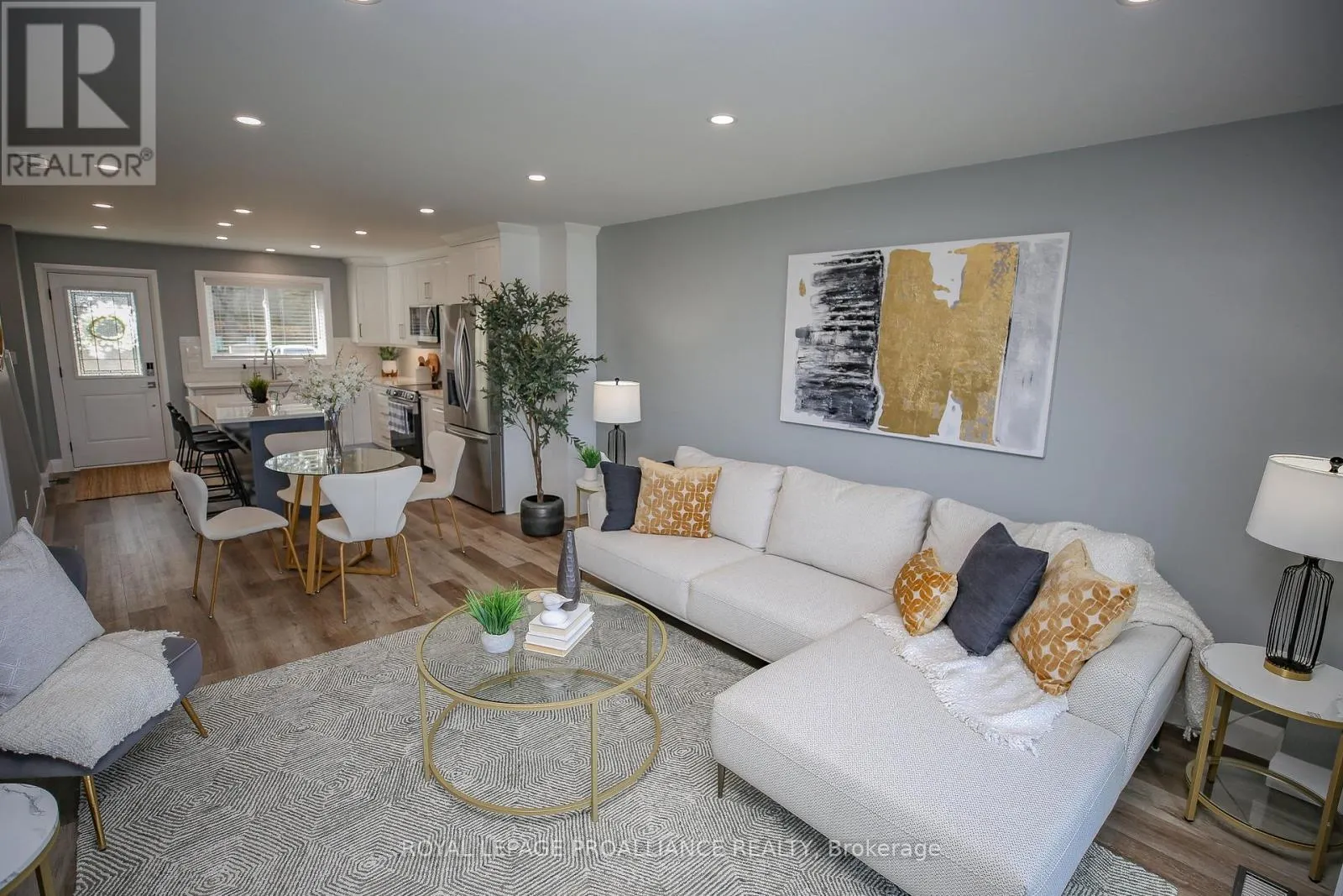 808 RIVERVIEW LANE