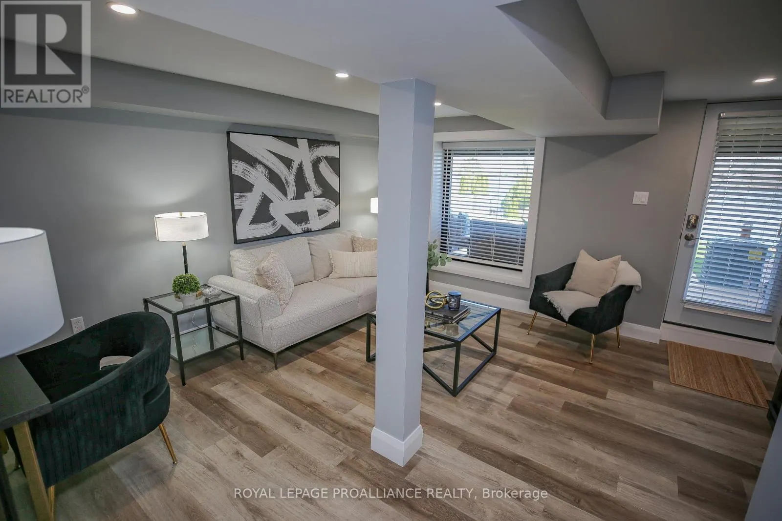 808 RIVERVIEW LANE