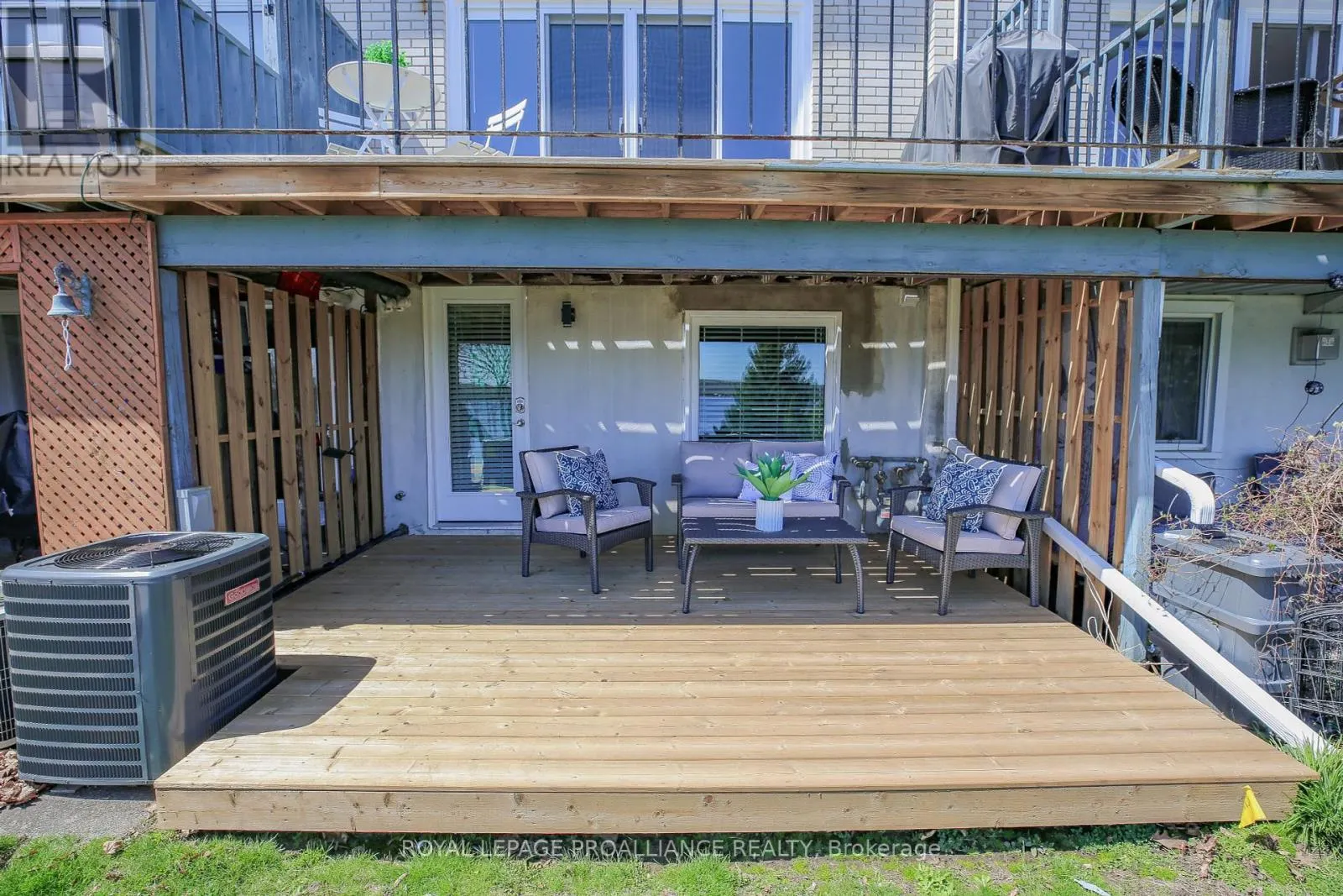 808 RIVERVIEW LANE