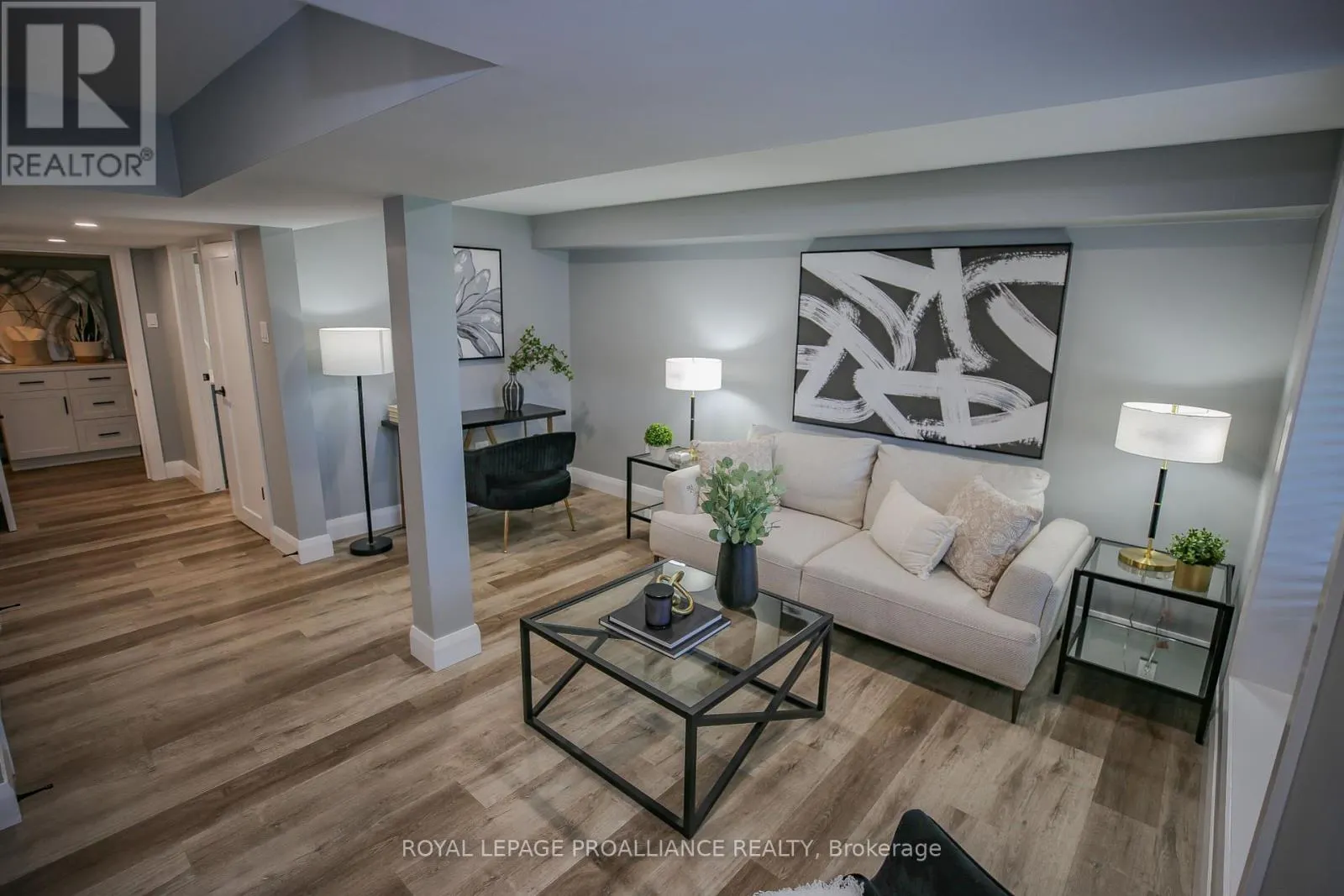 808 RIVERVIEW LANE