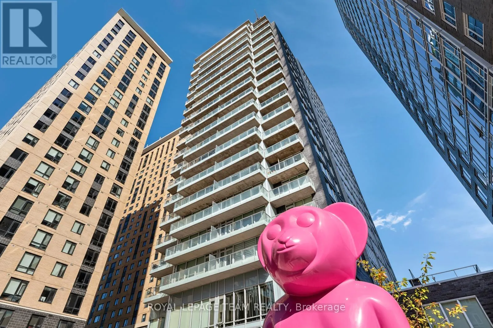 1111 - 111 CHAMPAGNE AVENUE