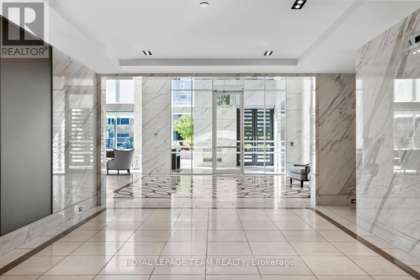 1111 - 111 CHAMPAGNE AVENUE