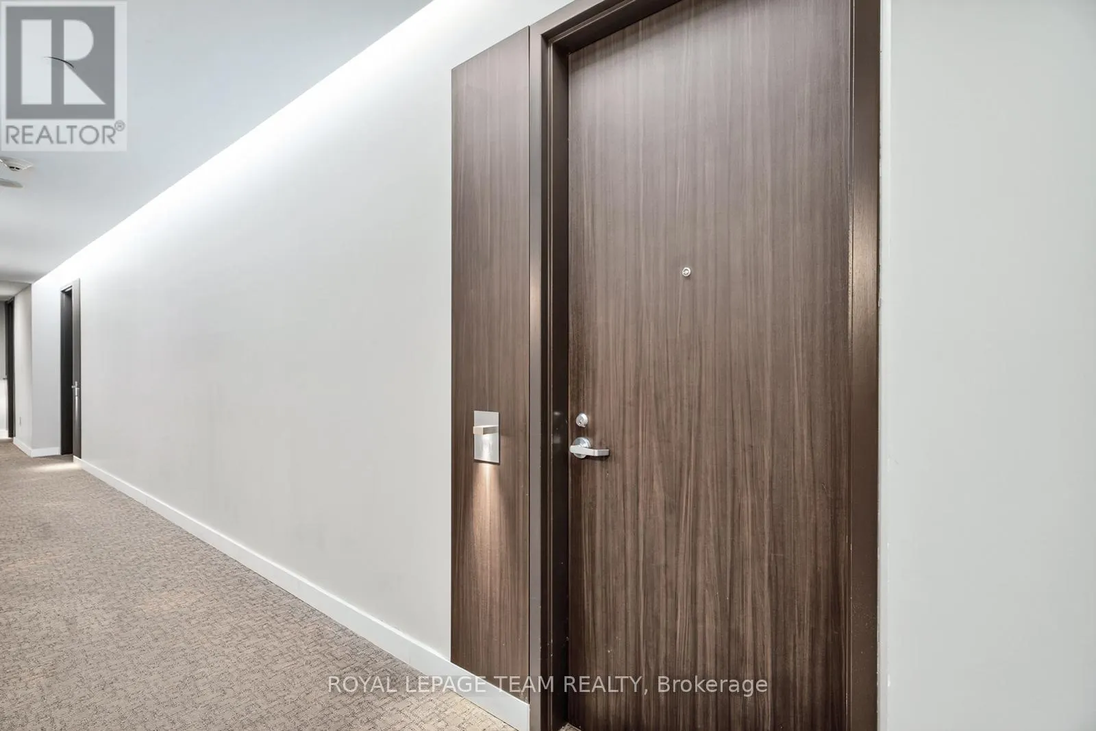 1111 - 111 CHAMPAGNE AVENUE