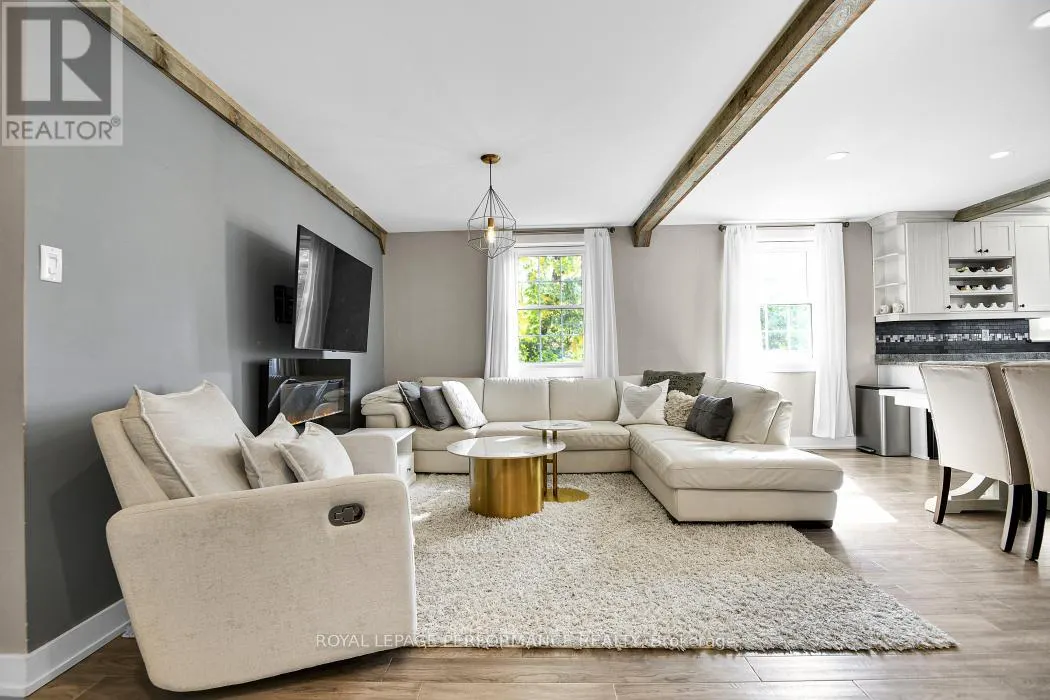 5583 MANOTICK MAIN STREET