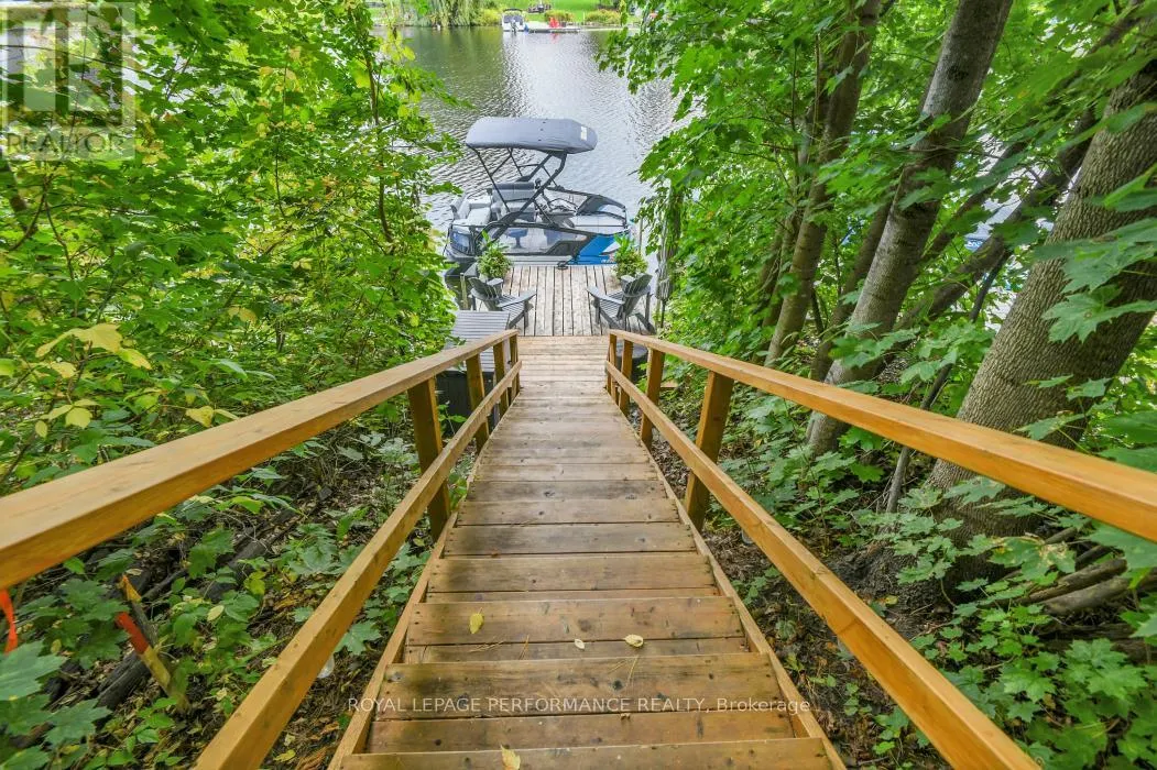 5583 MANOTICK MAIN STREET