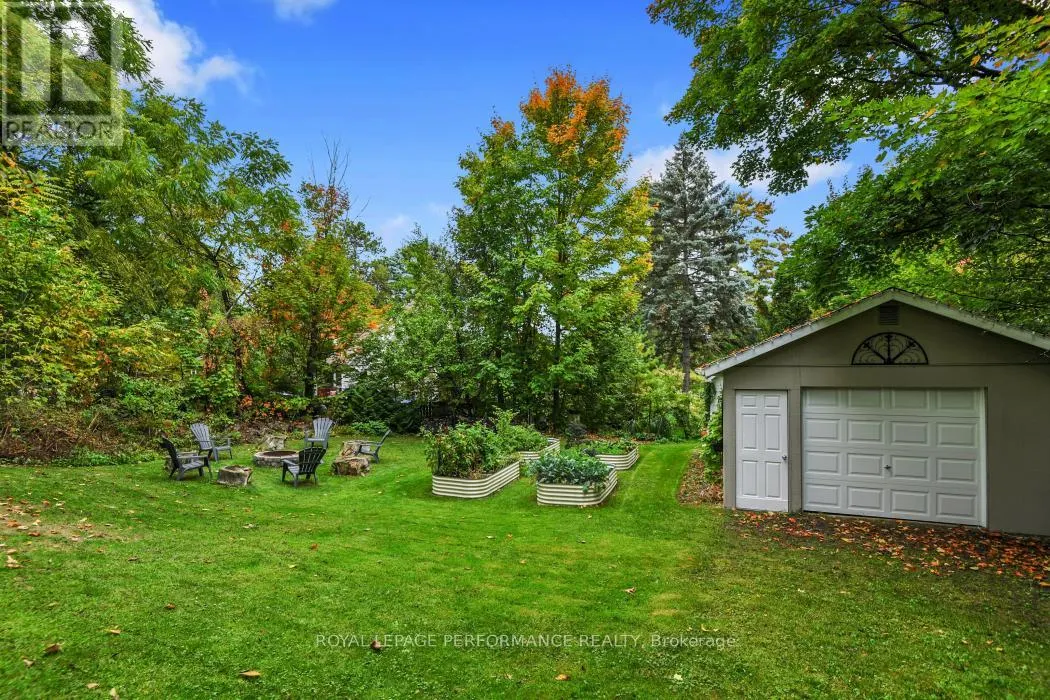 5583 MANOTICK MAIN STREET