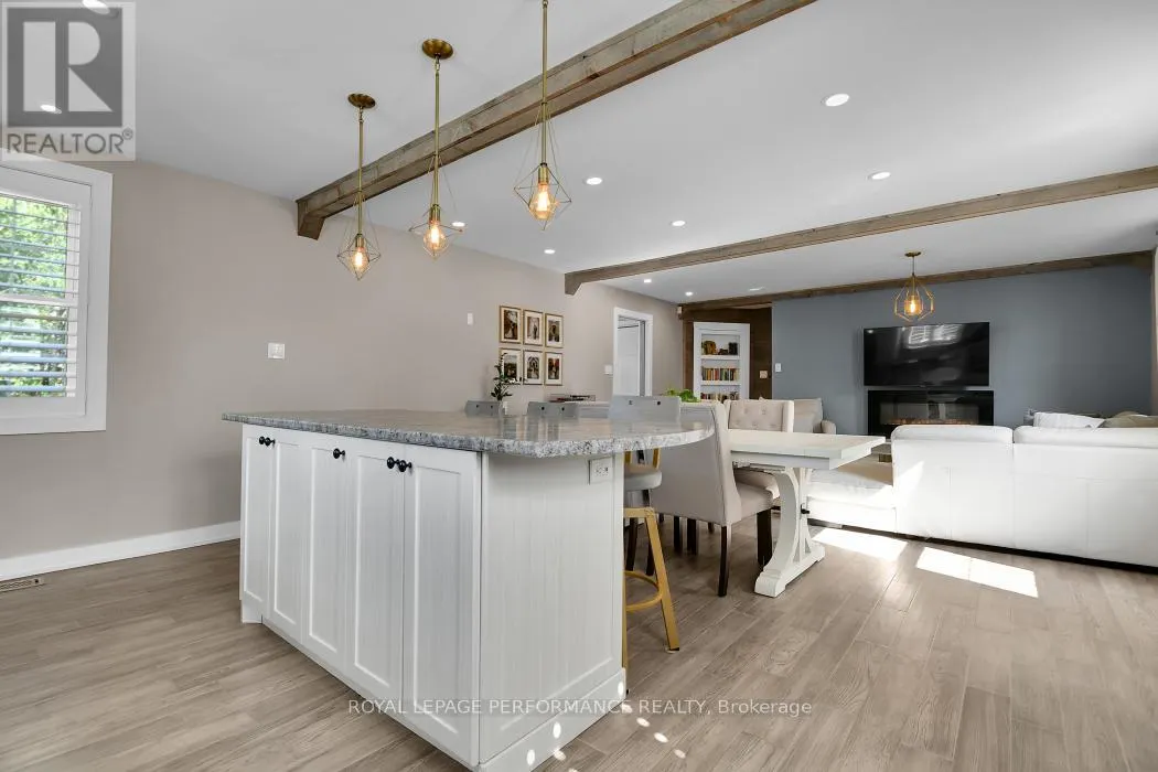 5583 MANOTICK MAIN STREET