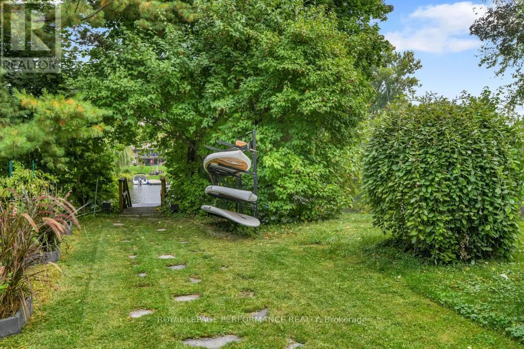 5583 MANOTICK MAIN STREET