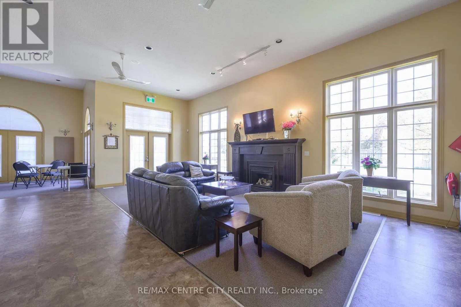 243 - 2025 MEADOWGATE BOULEVARD, #243