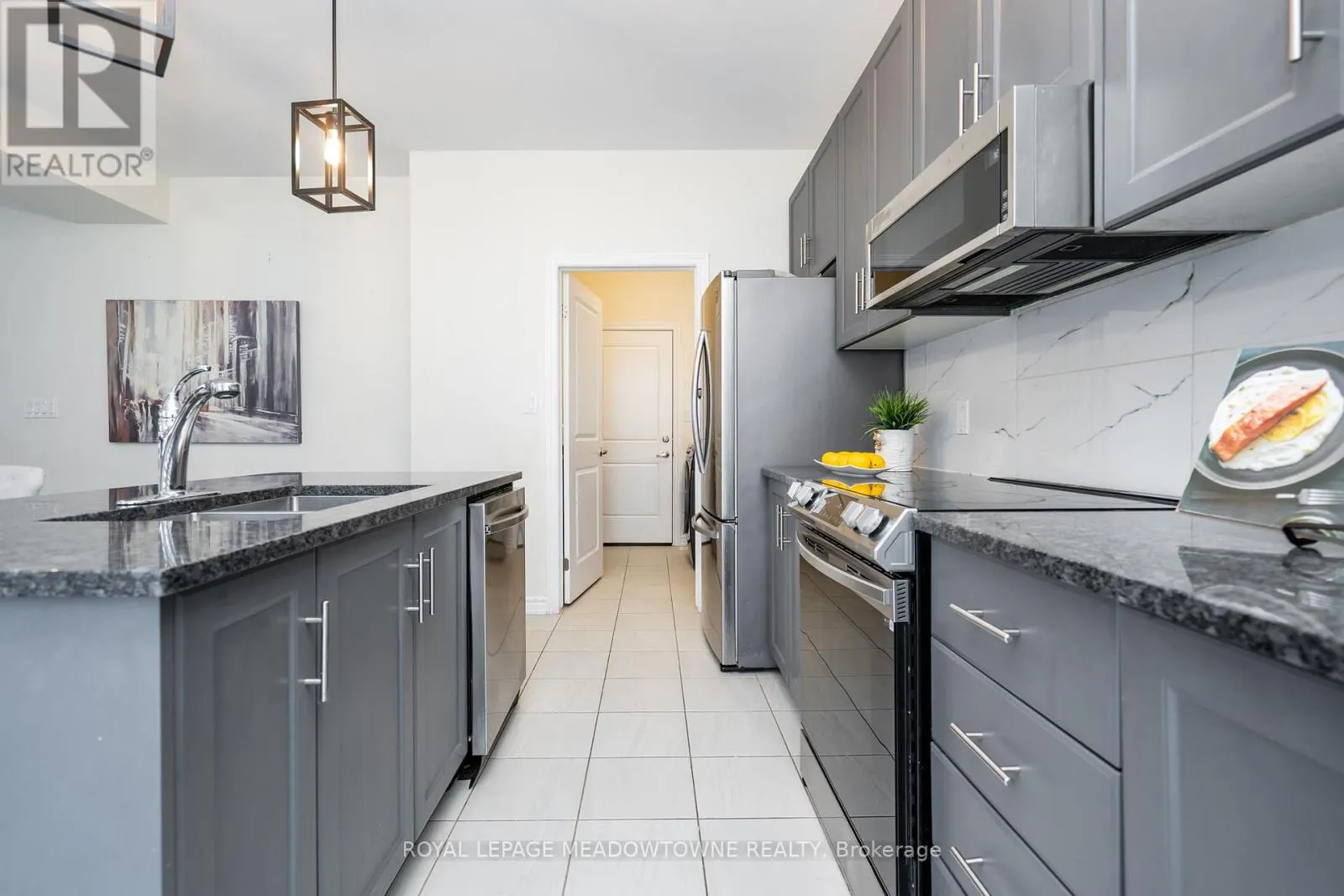 16 BETHUNE AVENUE