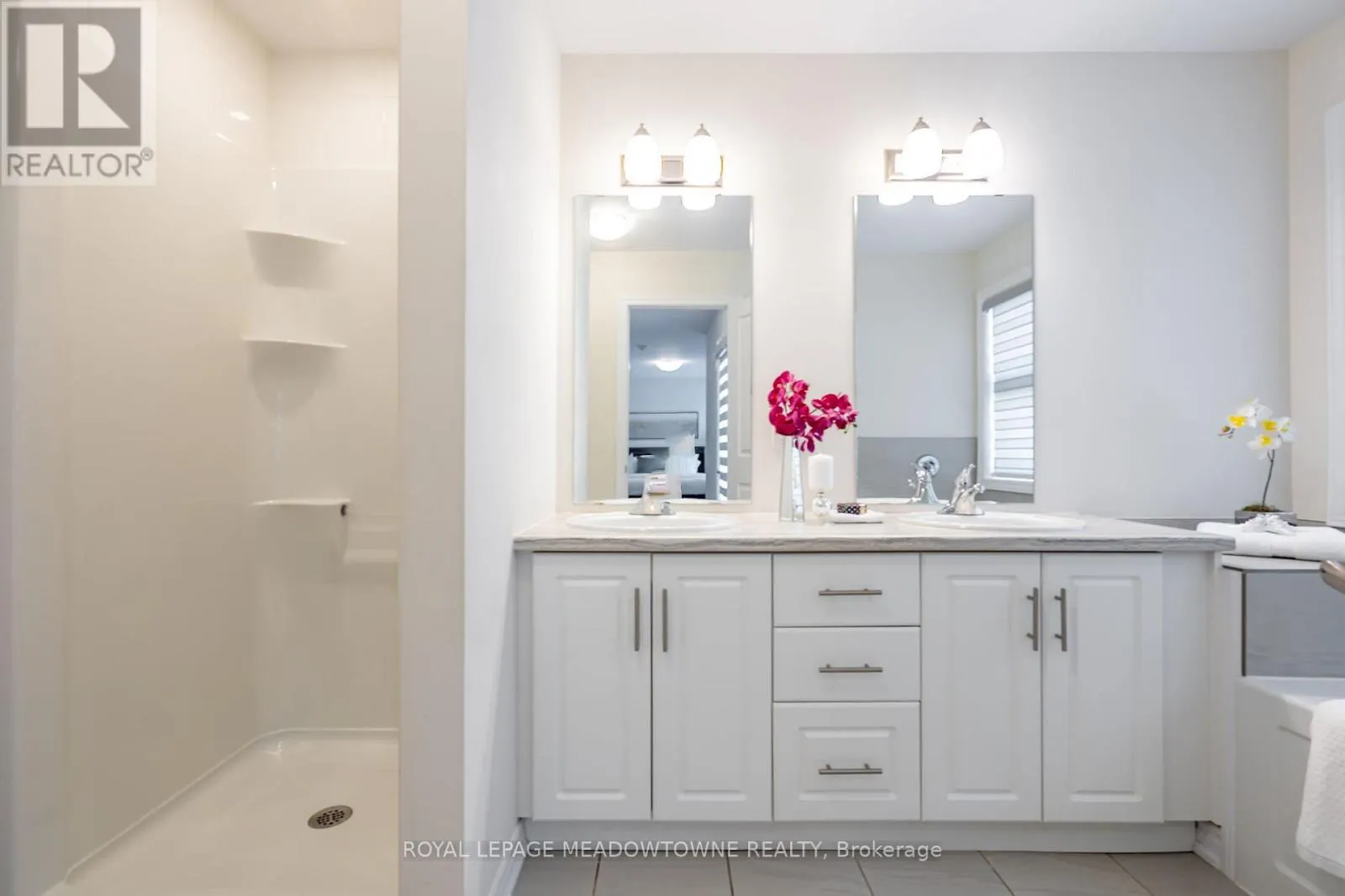 16 BETHUNE AVENUE