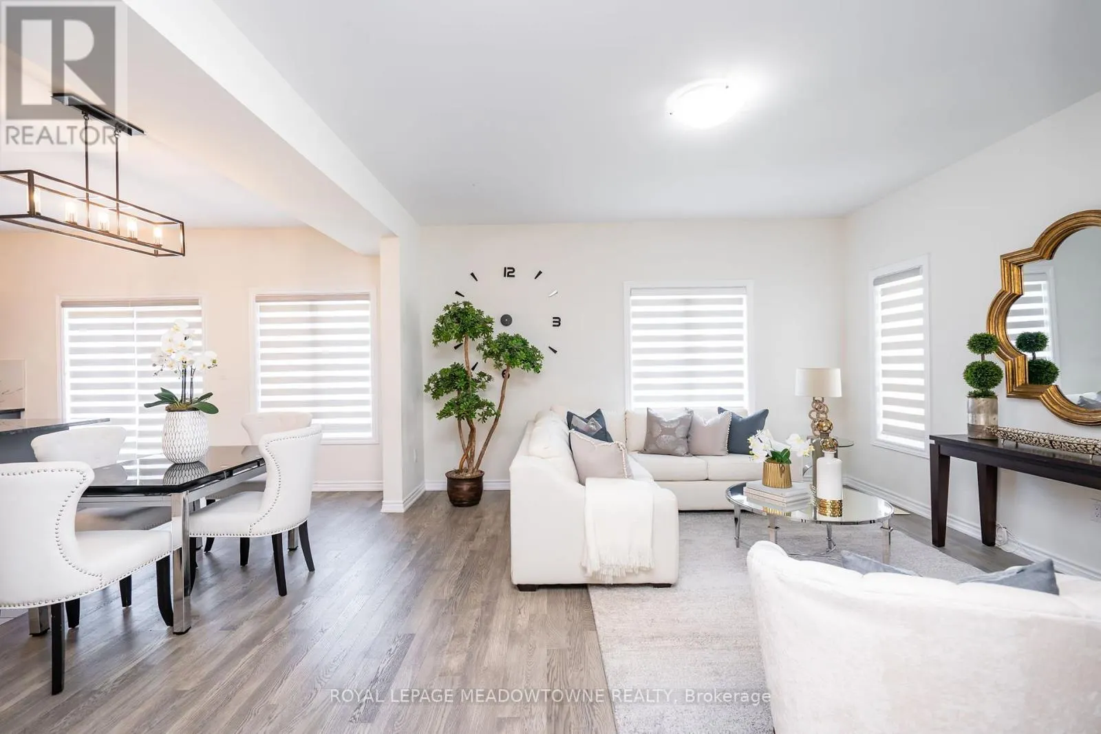 16 BETHUNE AVENUE