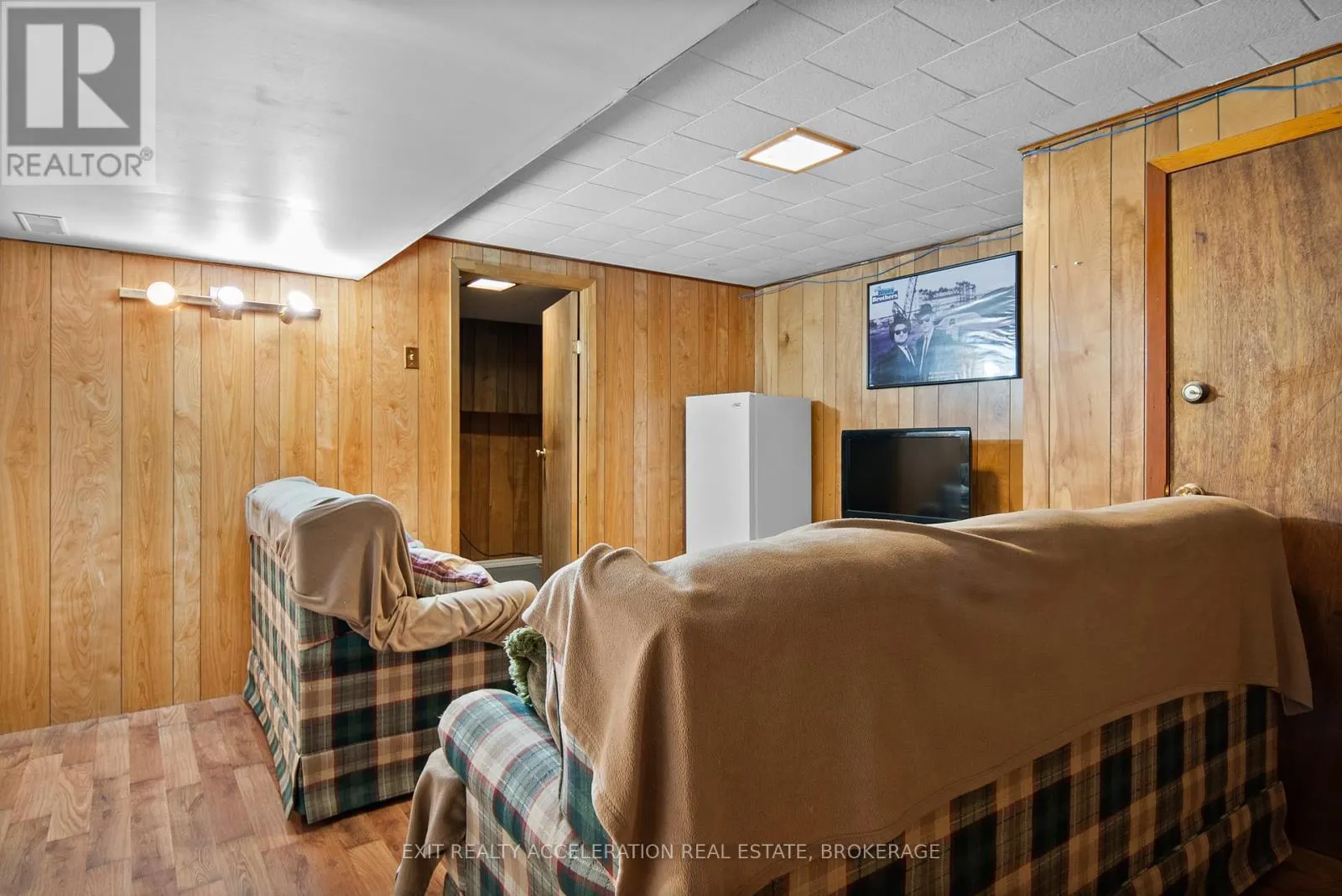 17 SUNSET CRESCENT