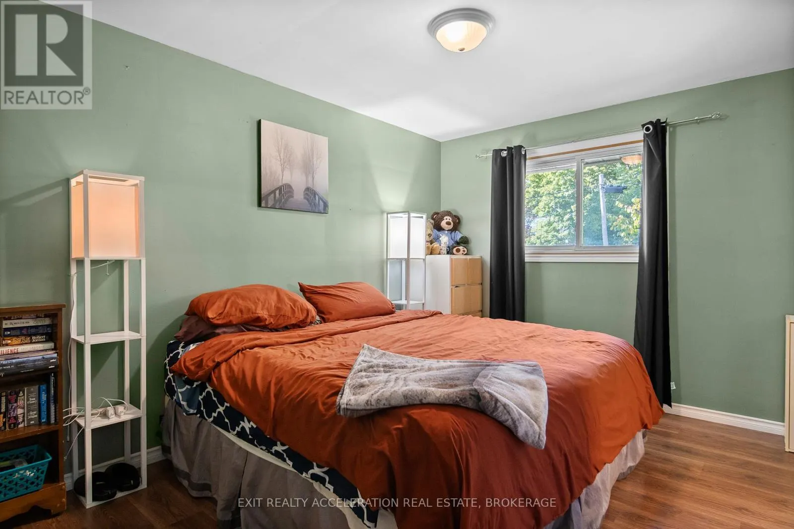 17 SUNSET CRESCENT