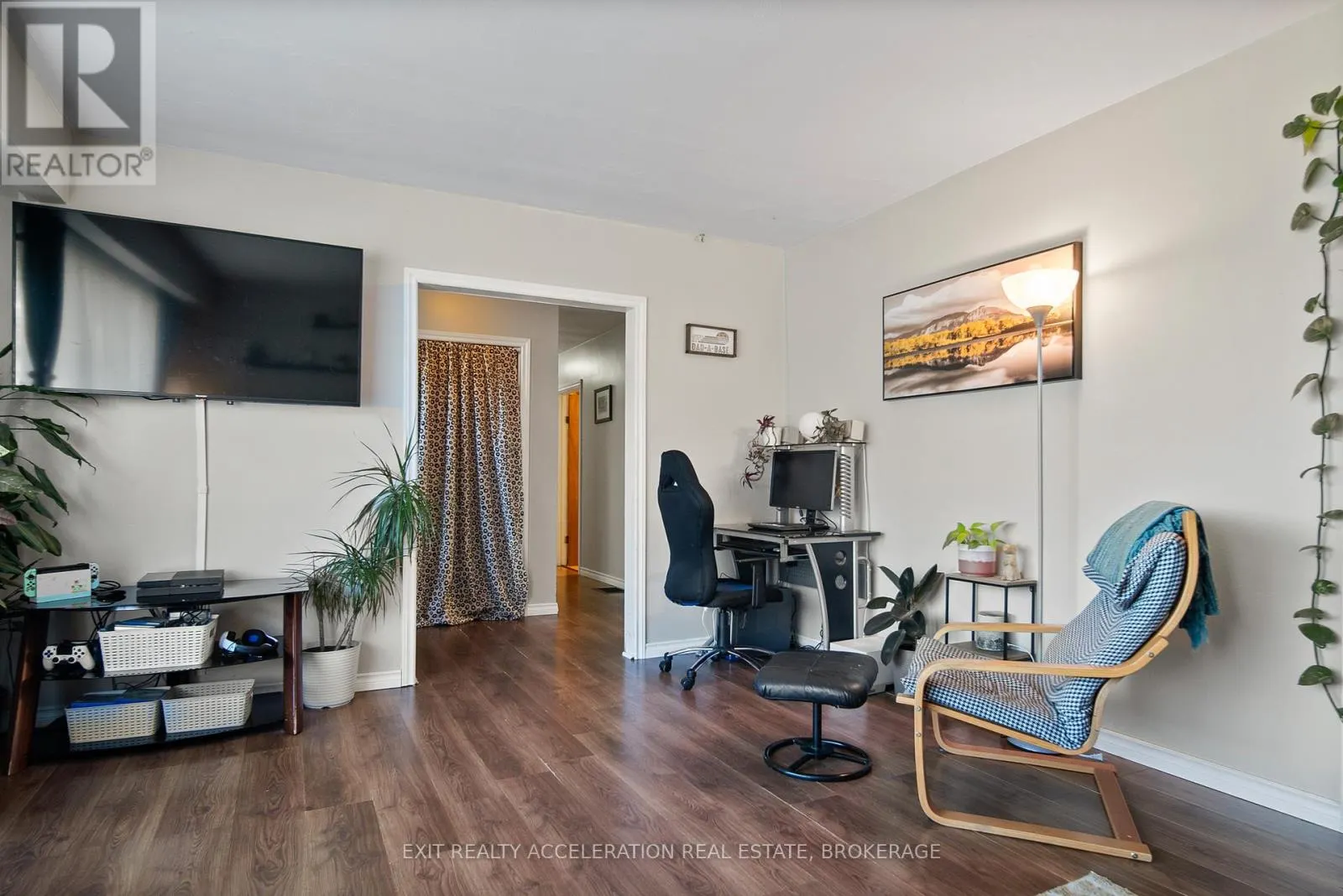 17 SUNSET CRESCENT