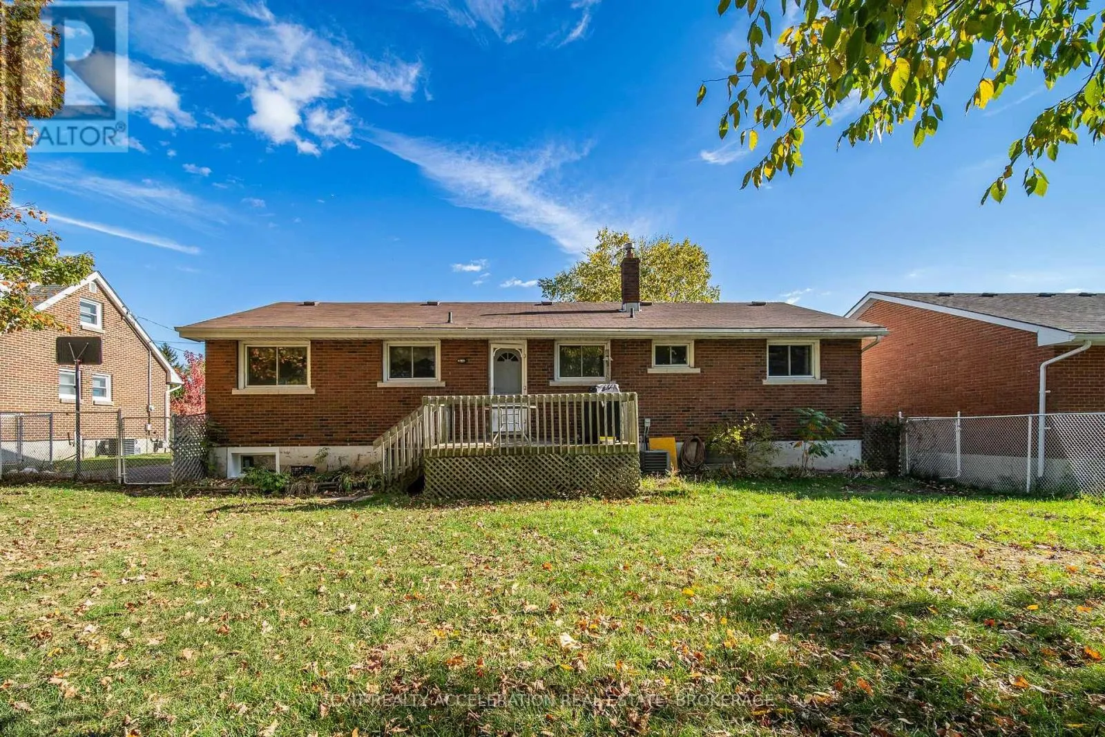 17 SUNSET CRESCENT
