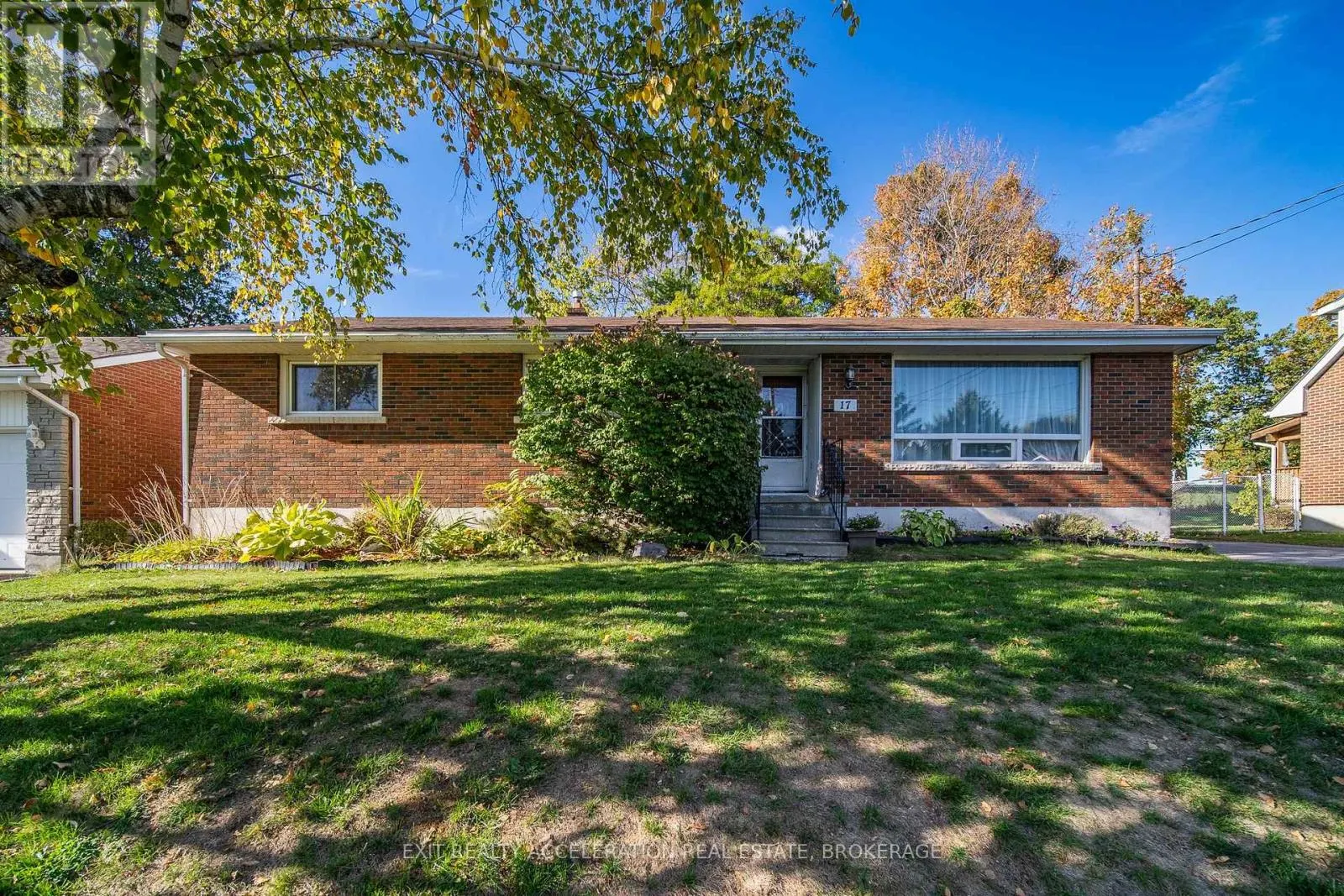17 SUNSET CRESCENT
