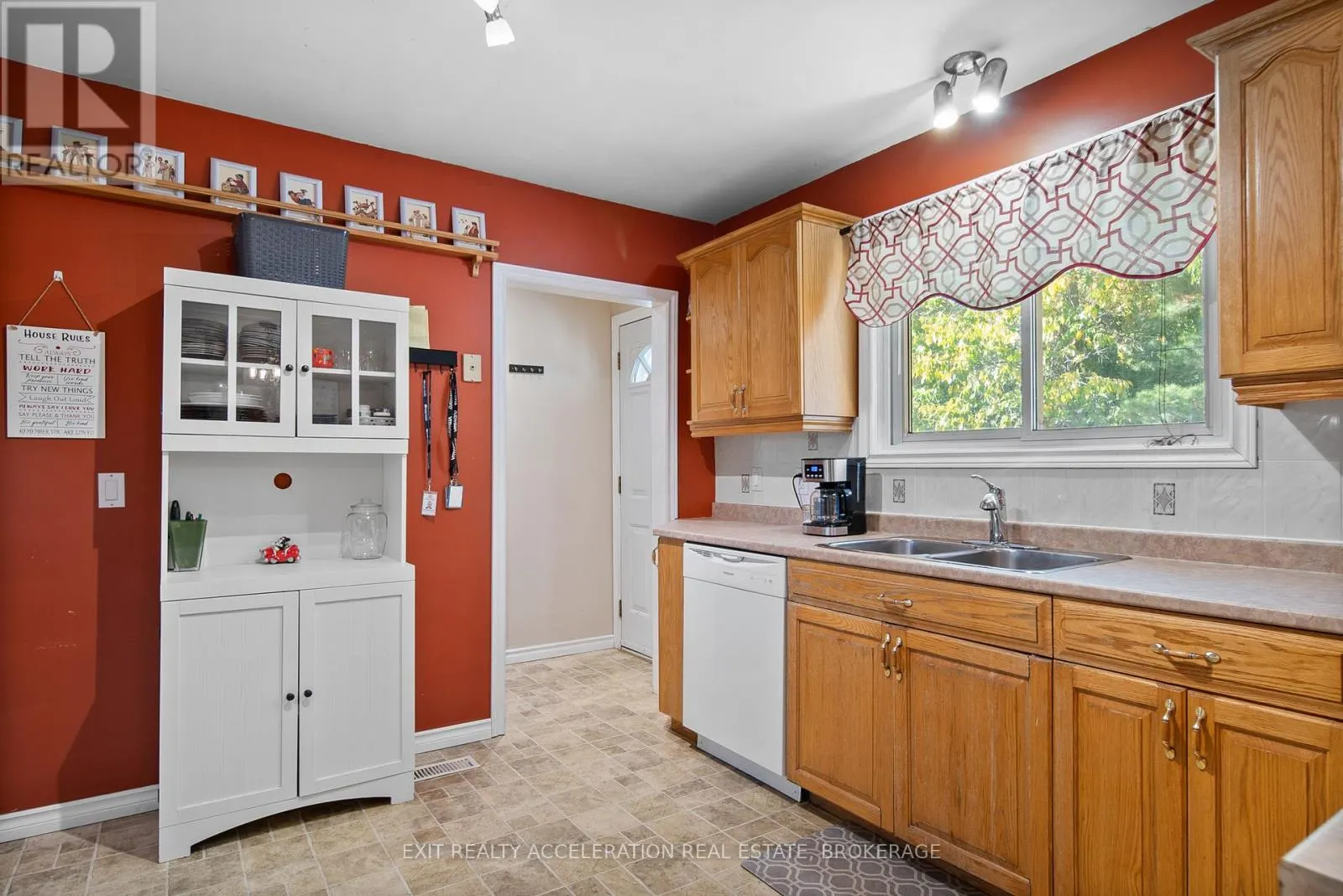 17 SUNSET CRESCENT