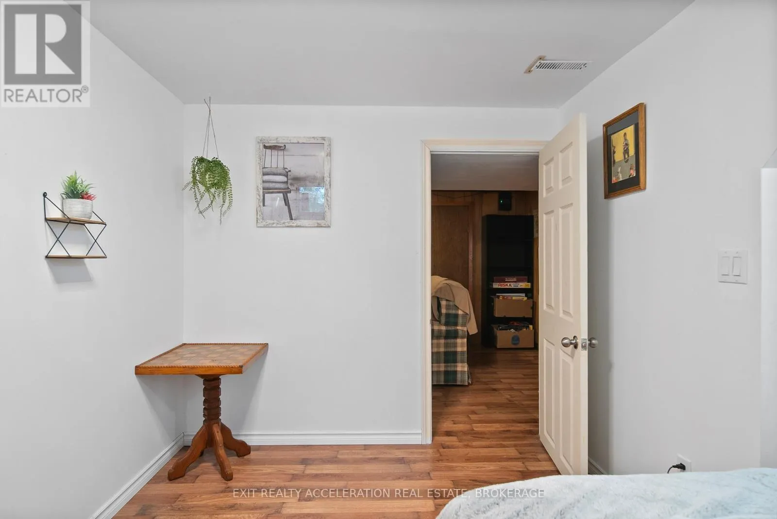 17 SUNSET CRESCENT