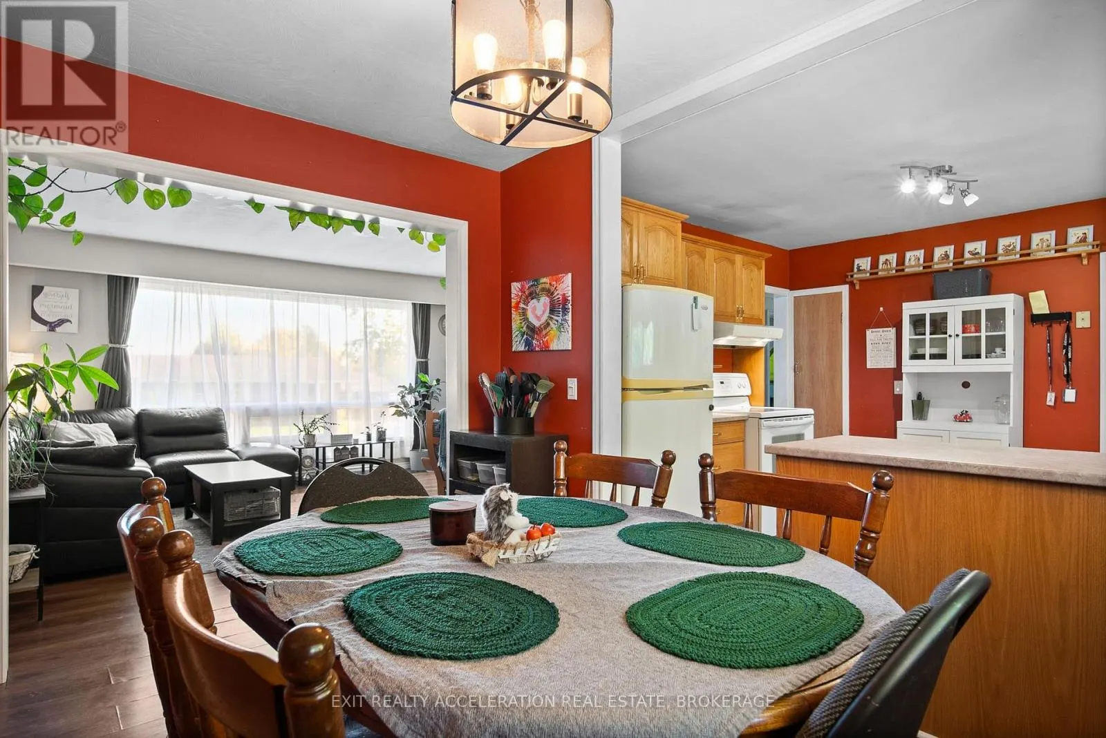 17 SUNSET CRESCENT