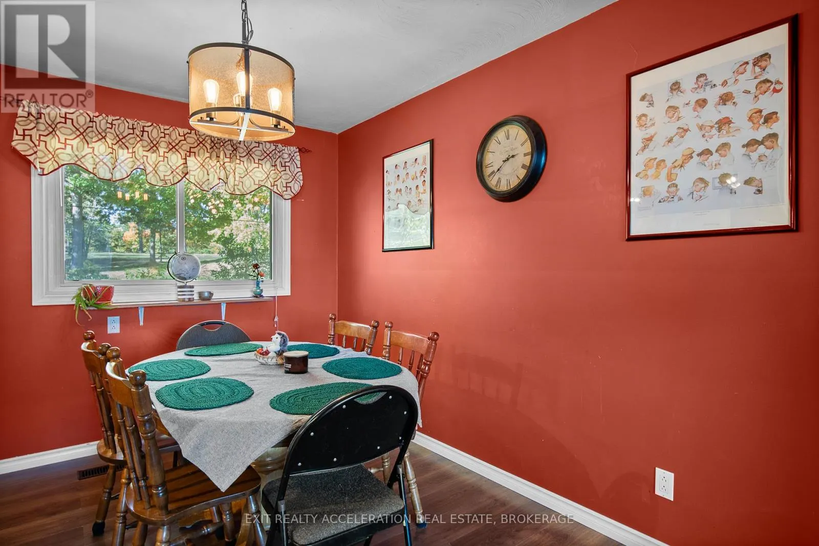 17 SUNSET CRESCENT