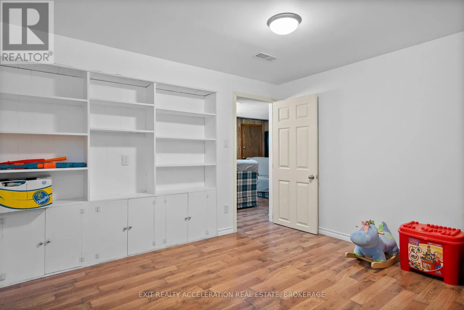 17 SUNSET CRESCENT