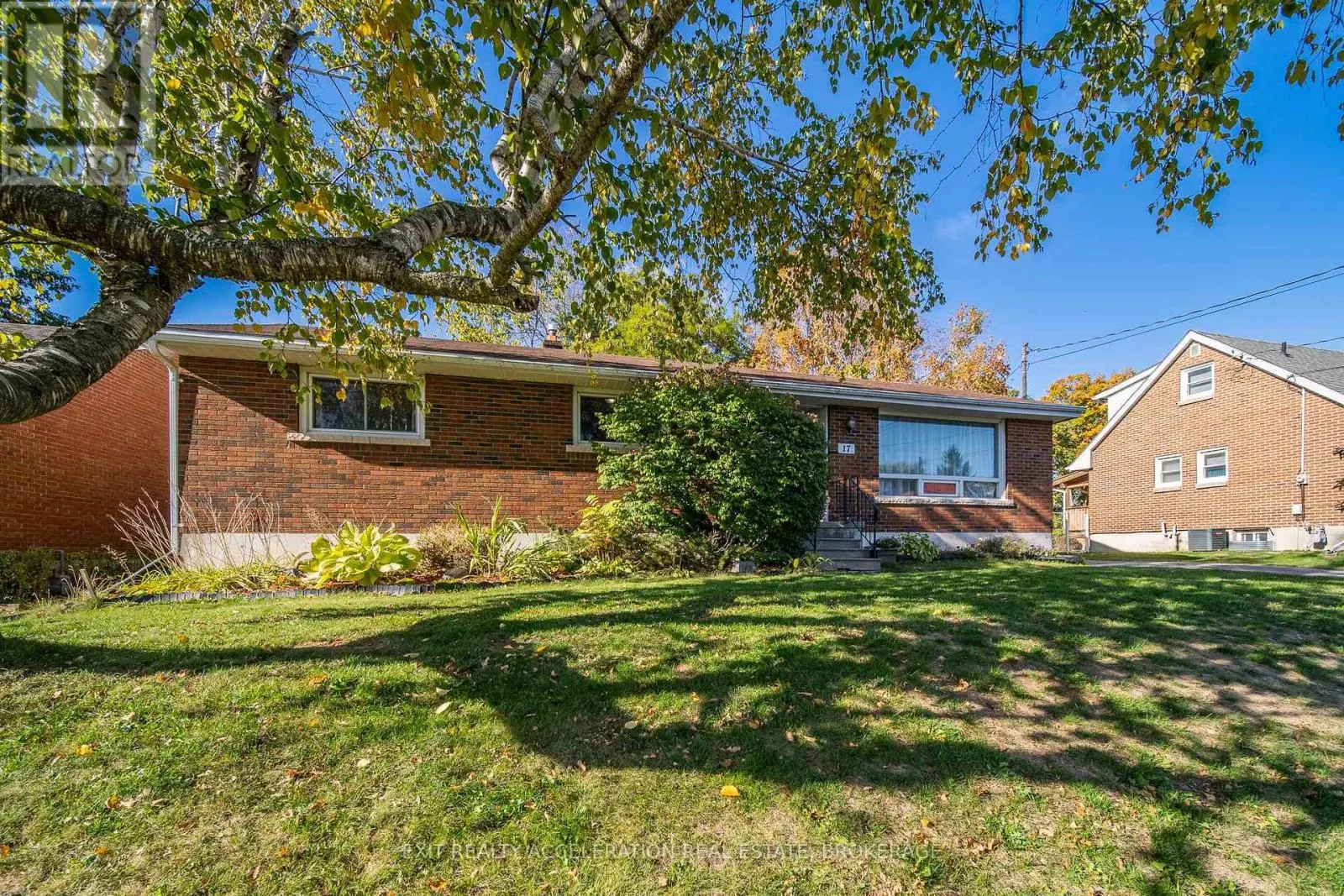 17 SUNSET CRESCENT