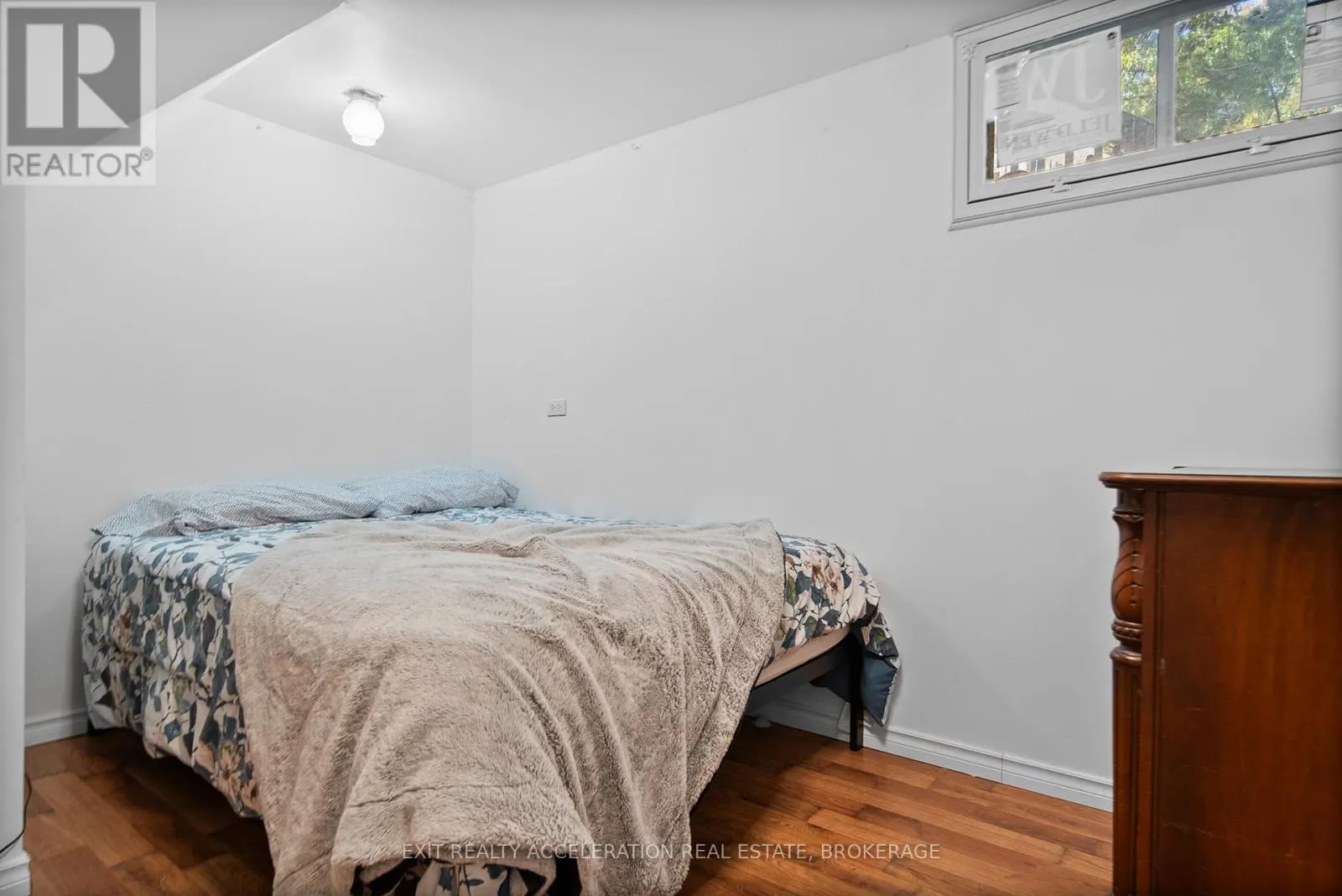 17 SUNSET CRESCENT