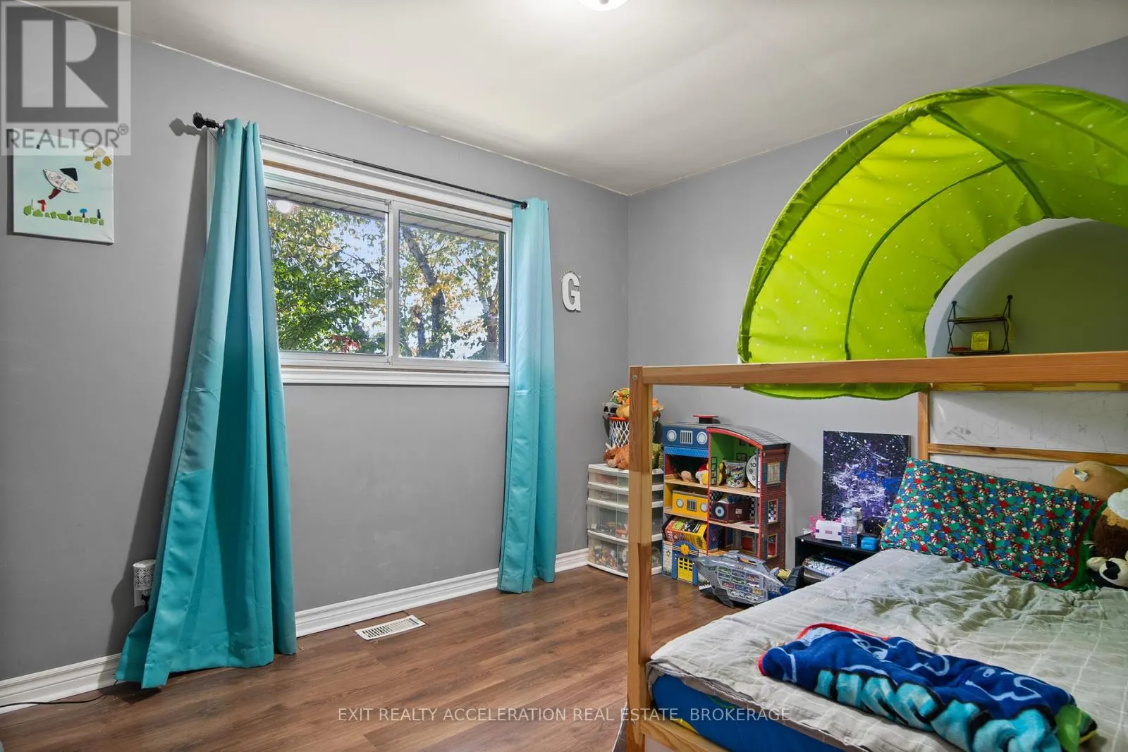 17 SUNSET CRESCENT