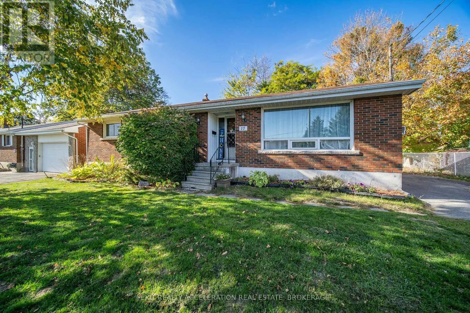 17 SUNSET CRESCENT