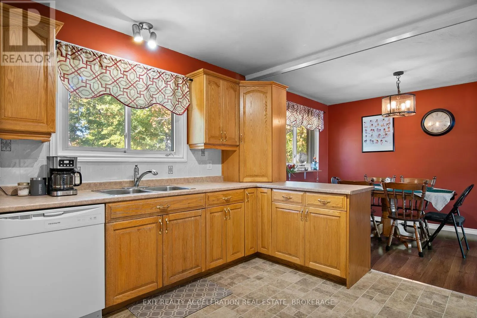 17 SUNSET CRESCENT