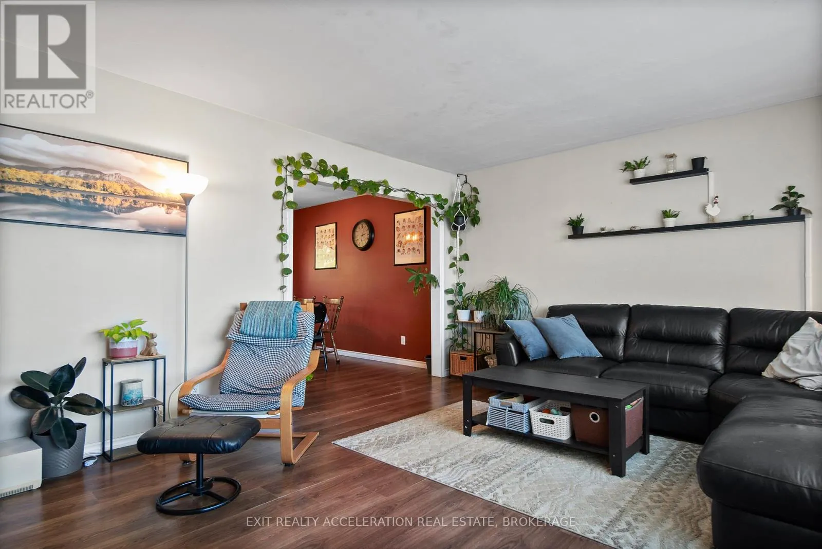 17 SUNSET CRESCENT