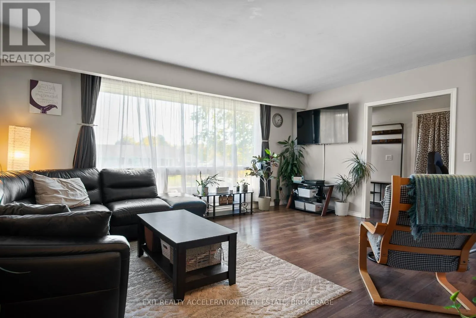 17 SUNSET CRESCENT