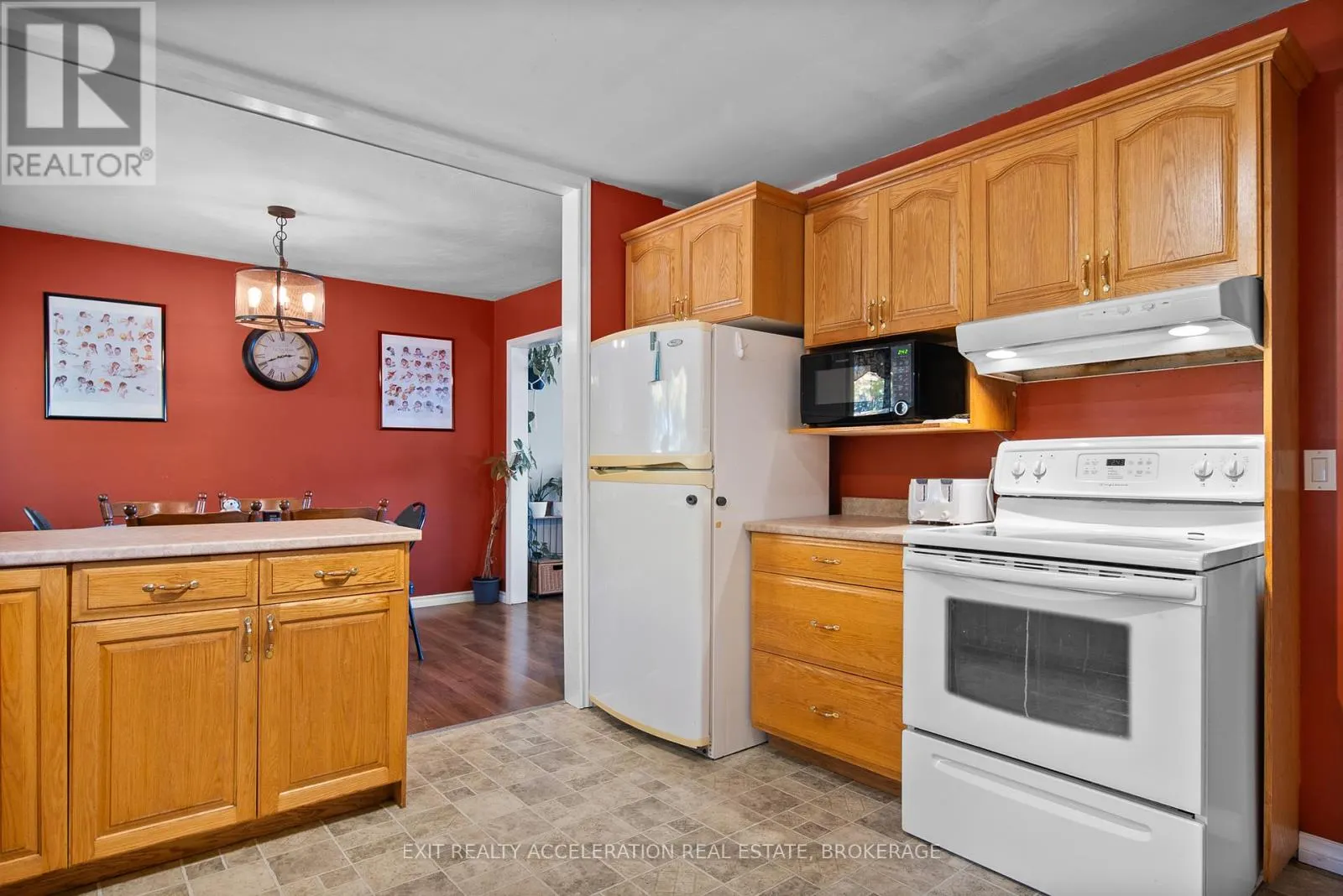 17 SUNSET CRESCENT