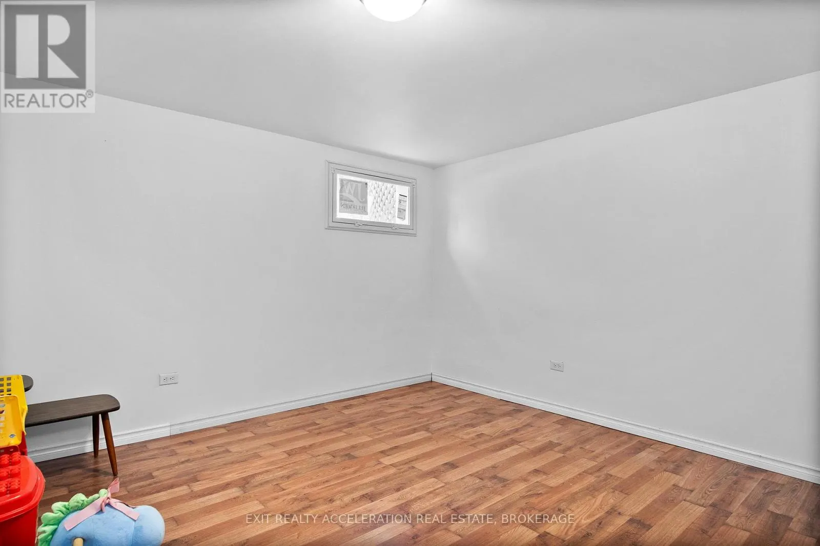 17 SUNSET CRESCENT