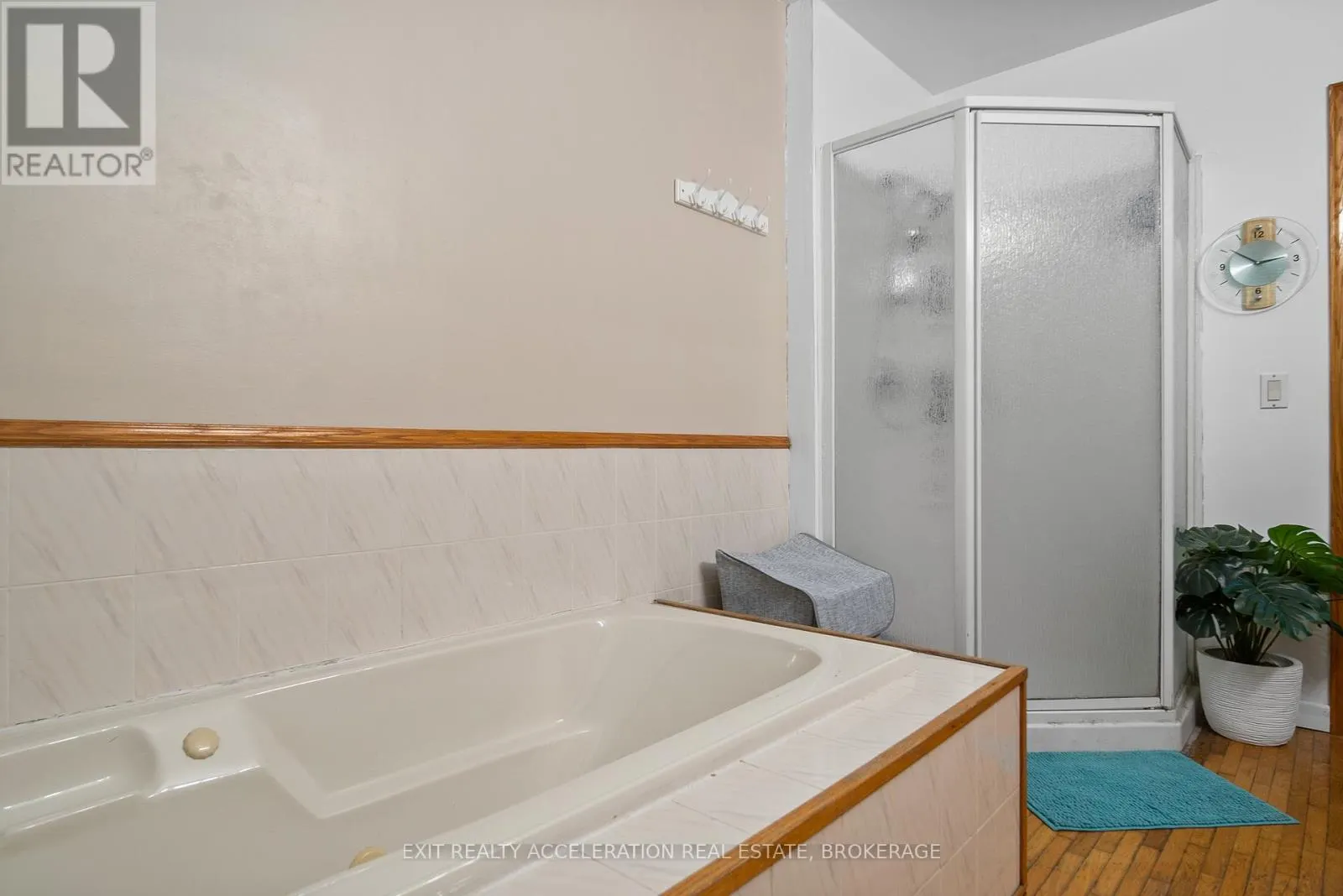 17 SUNSET CRESCENT