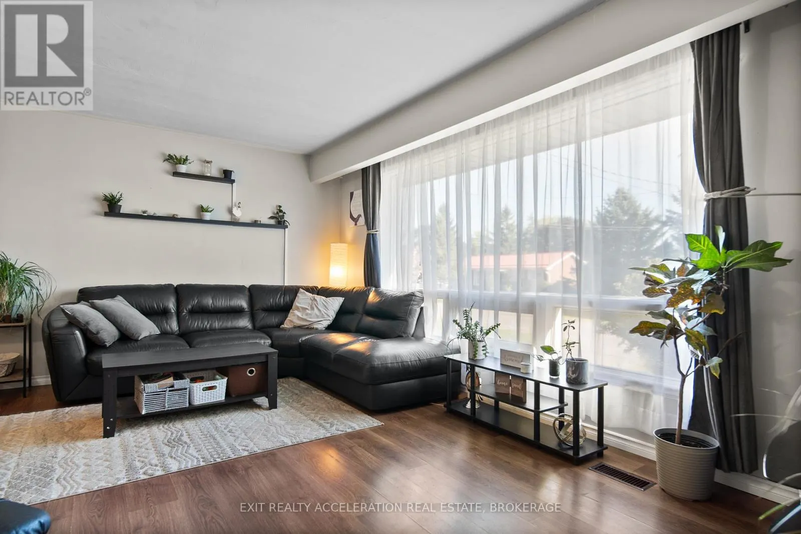 17 SUNSET CRESCENT