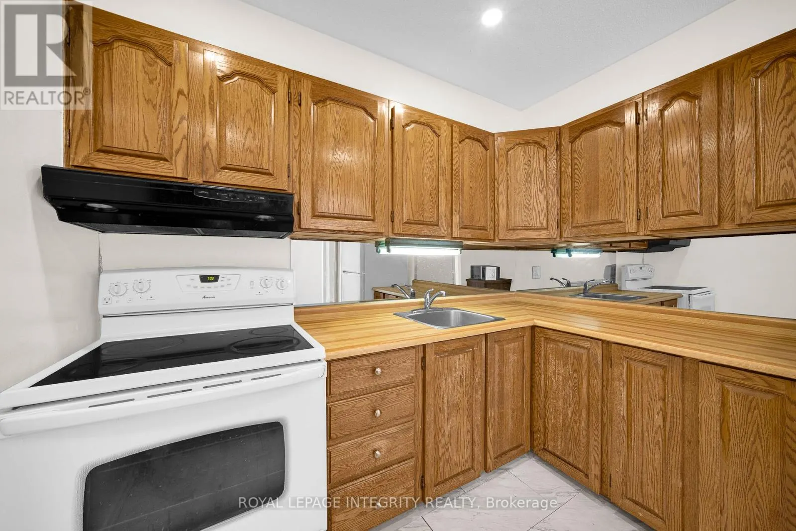1010 - 20 CHESTERTON DRIVE
