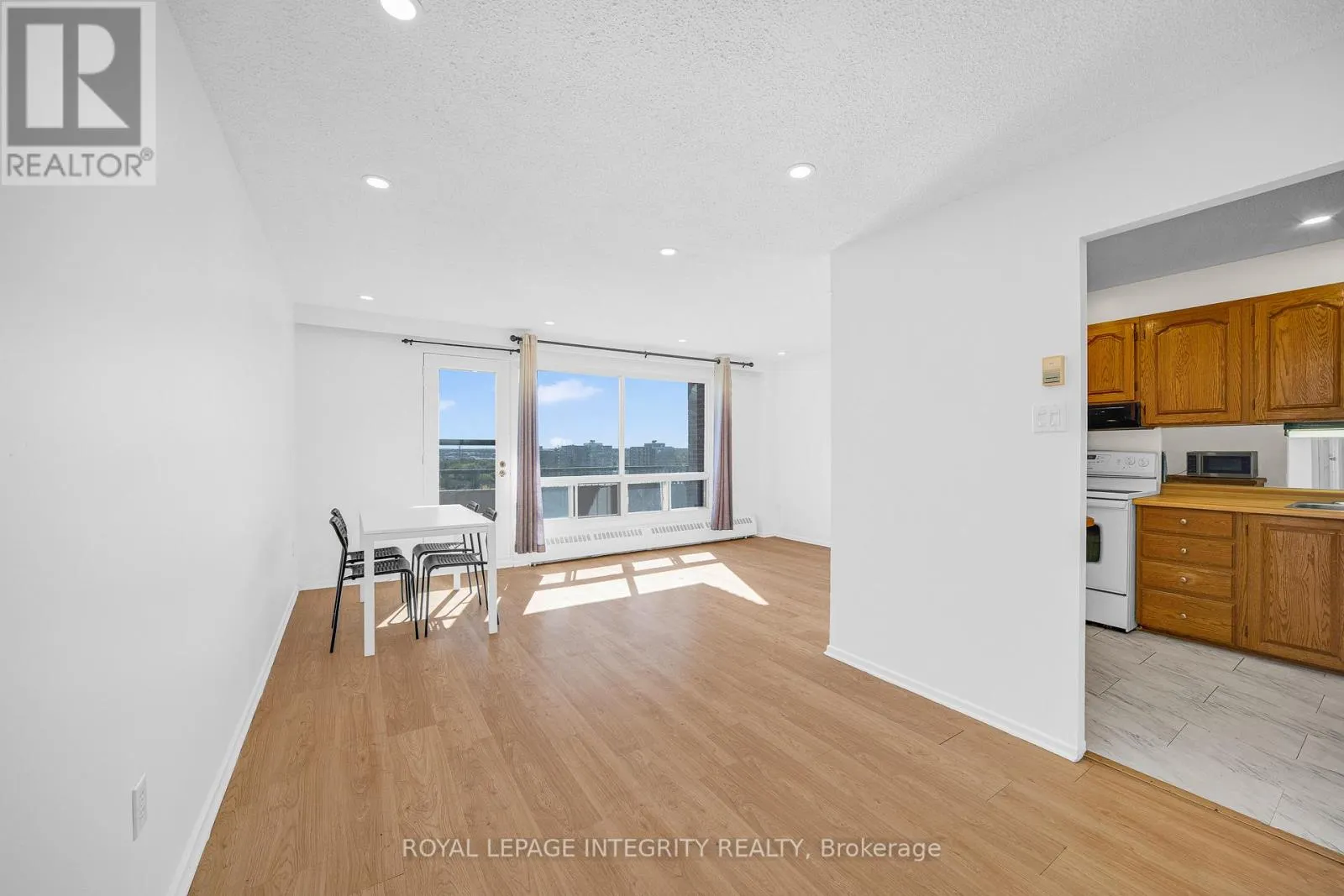 1010 - 20 CHESTERTON DRIVE