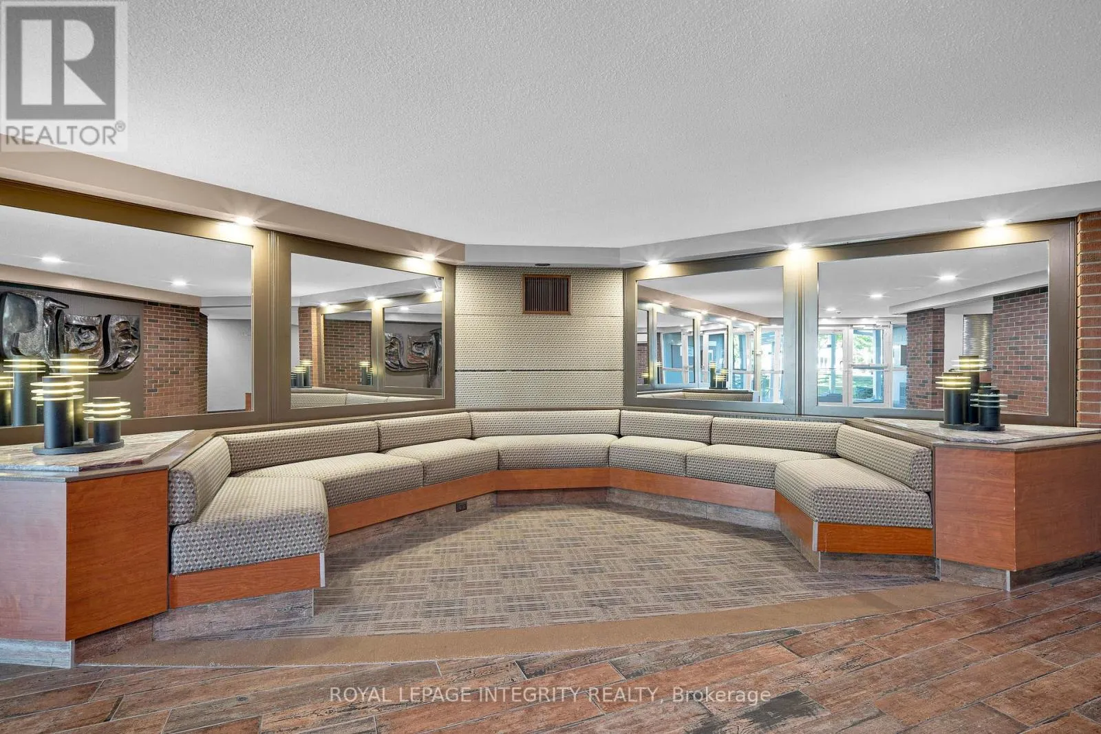 1010 - 20 CHESTERTON DRIVE