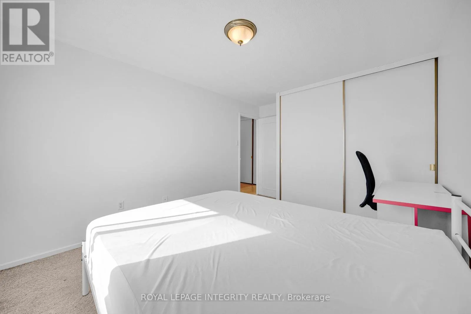 1010 - 20 CHESTERTON DRIVE