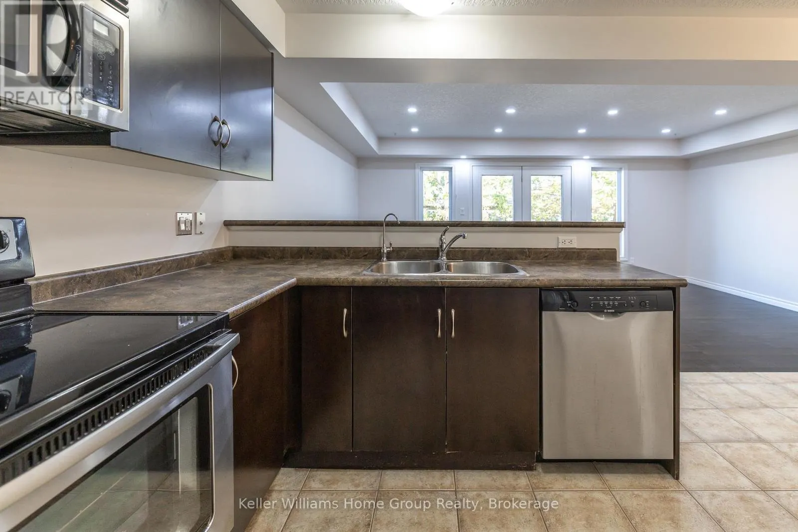 35 AMSTERDAM CRES