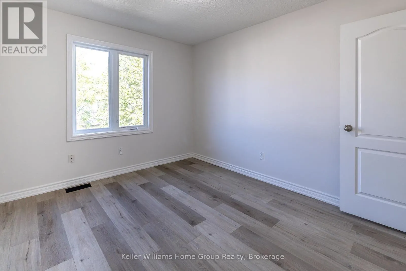 35 AMSTERDAM CRES