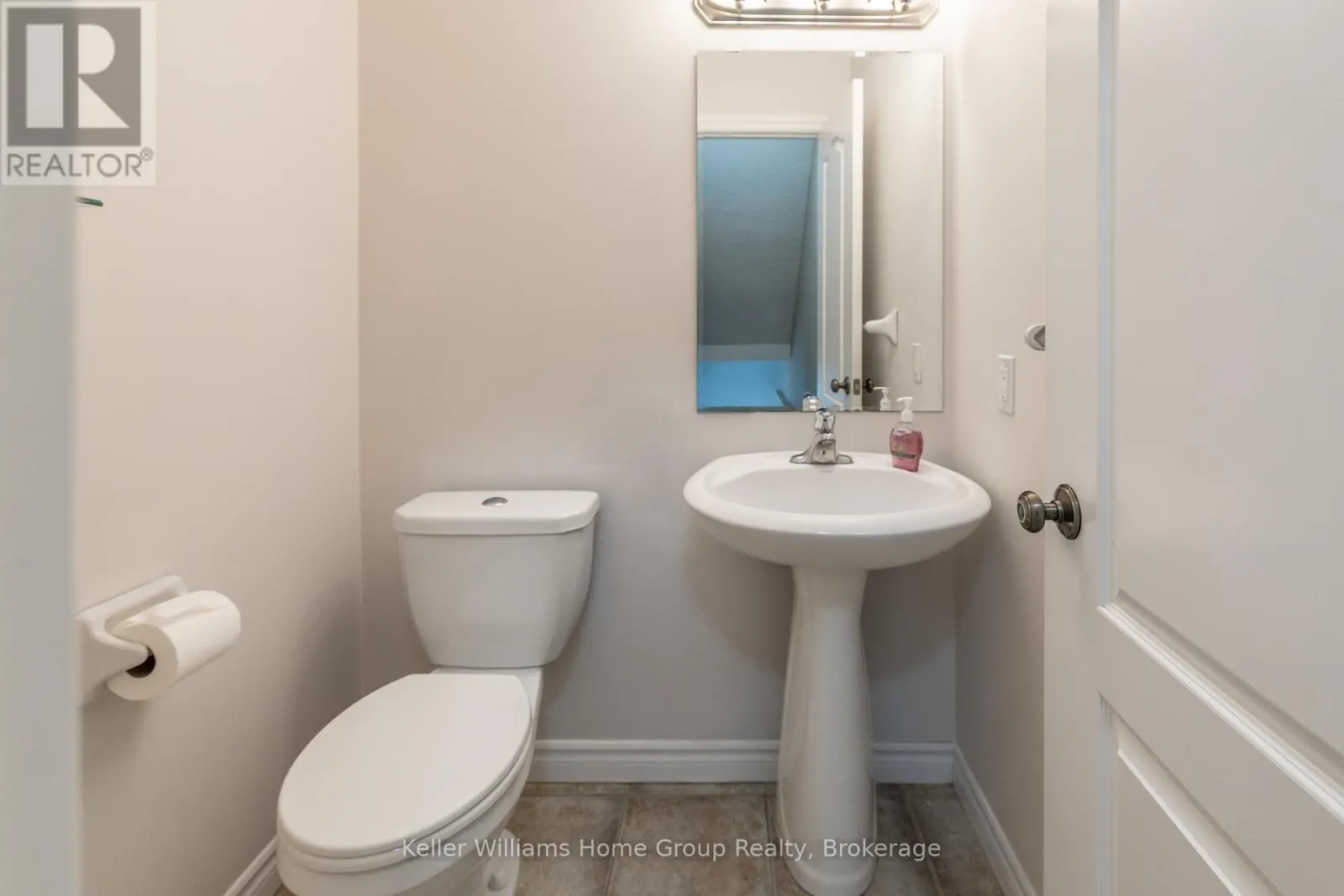 35 AMSTERDAM CRES