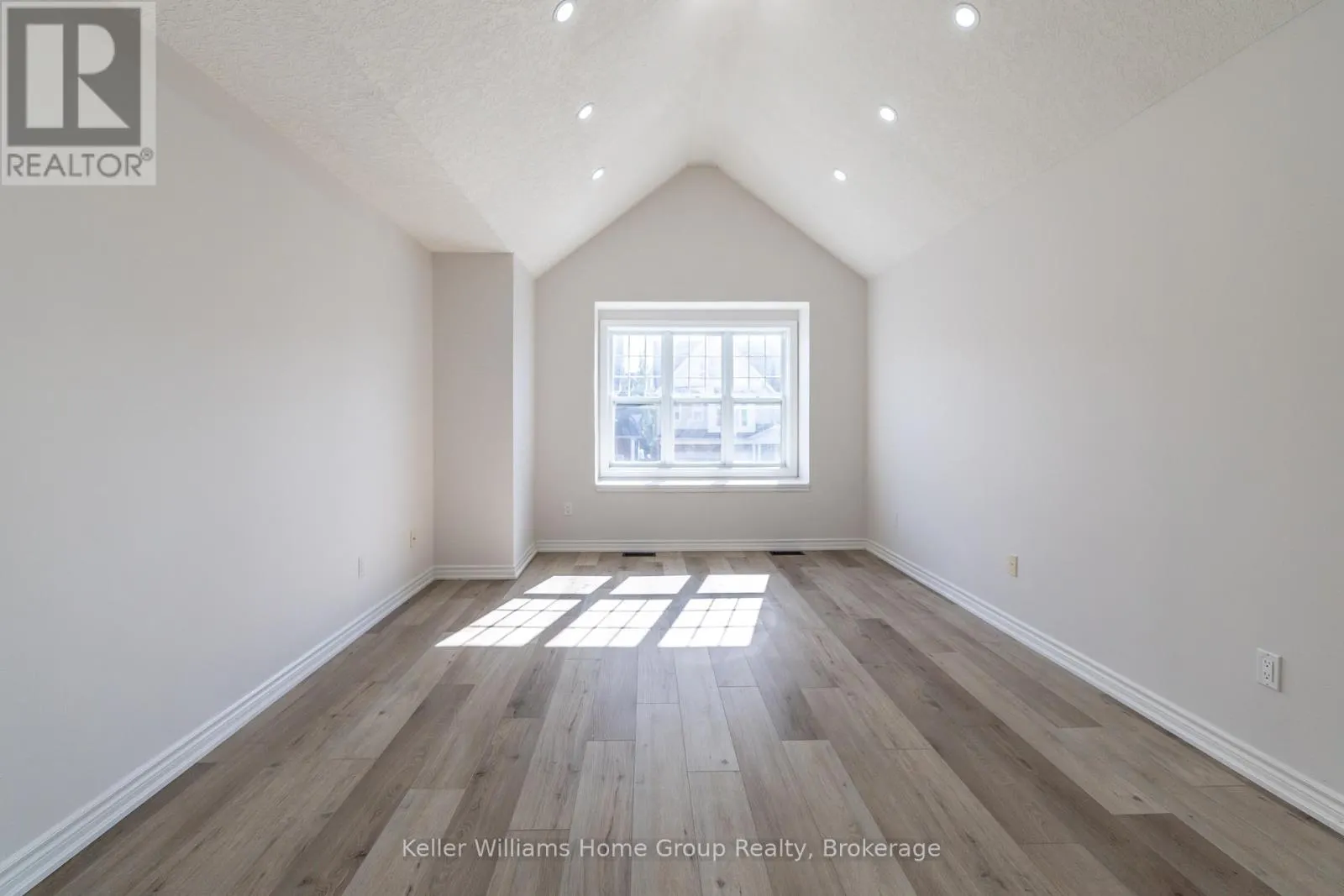 35 AMSTERDAM CRES