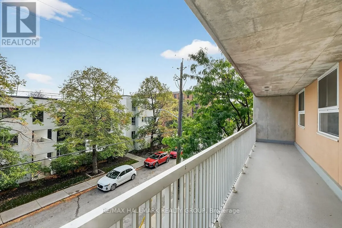 305 - 110 FORWARD AVENUE