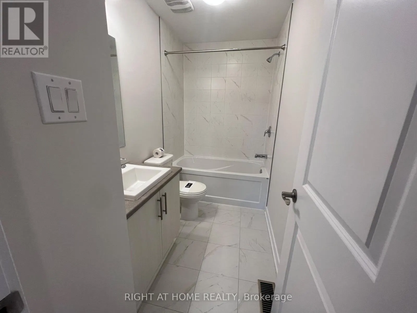 204 TUSSOCK PRIVATE
