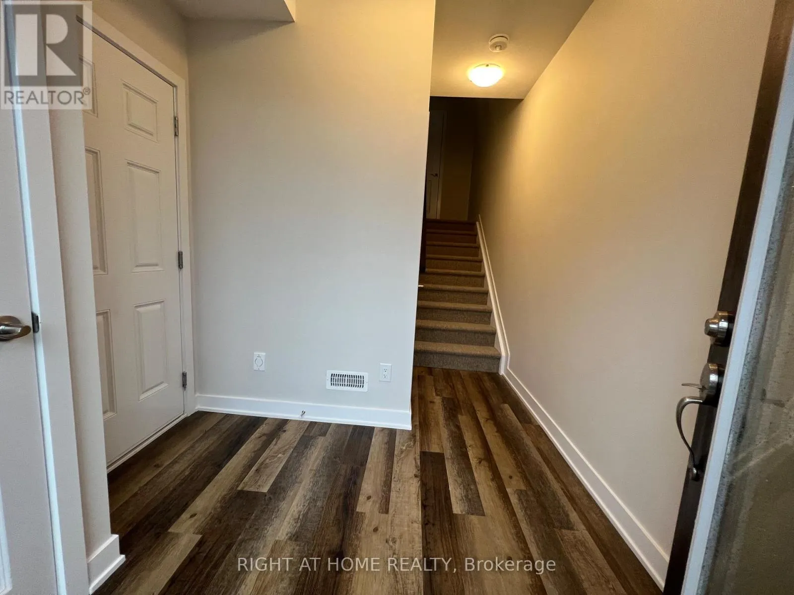 204 TUSSOCK PRIVATE