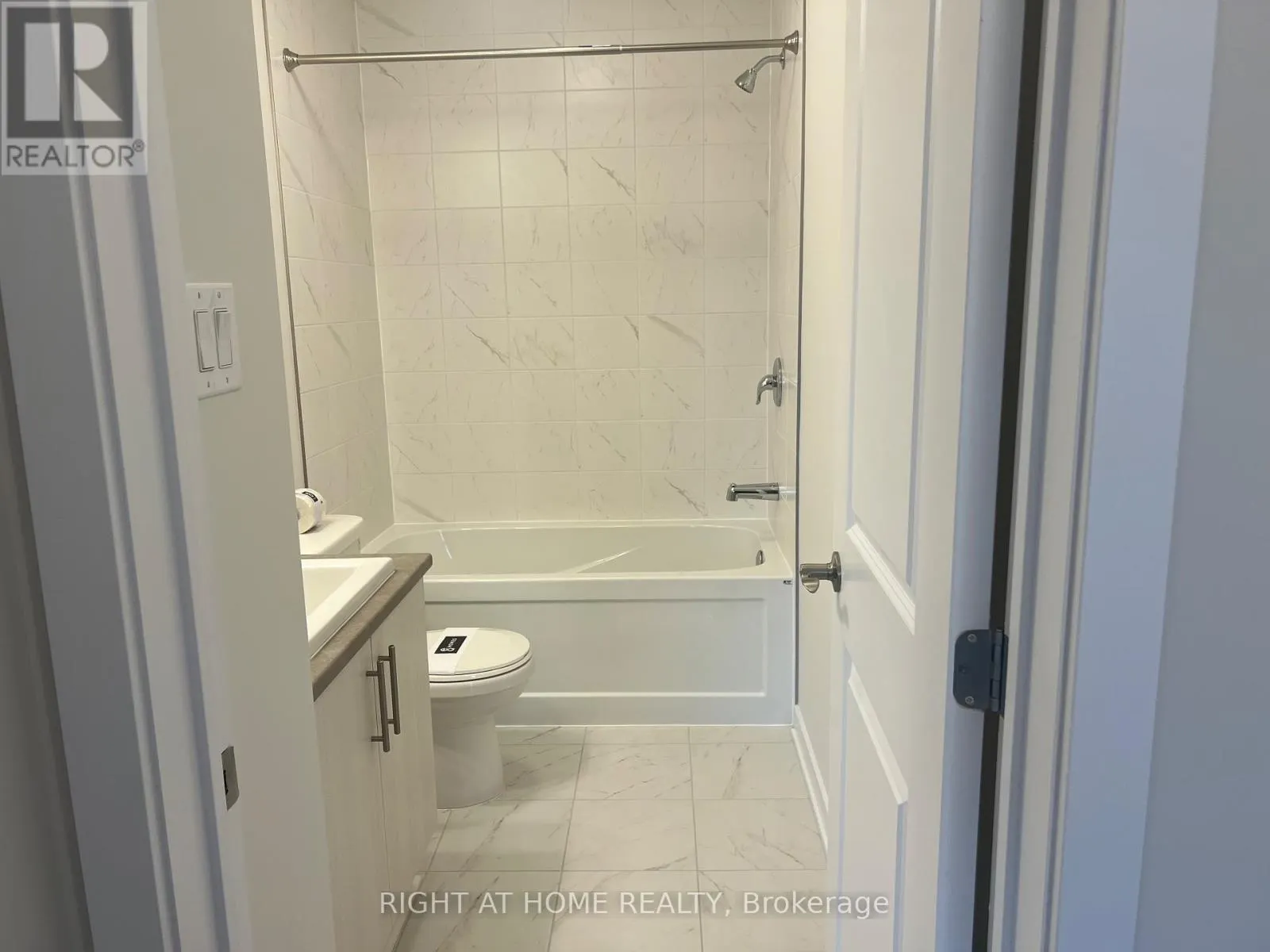 204 TUSSOCK PRIVATE